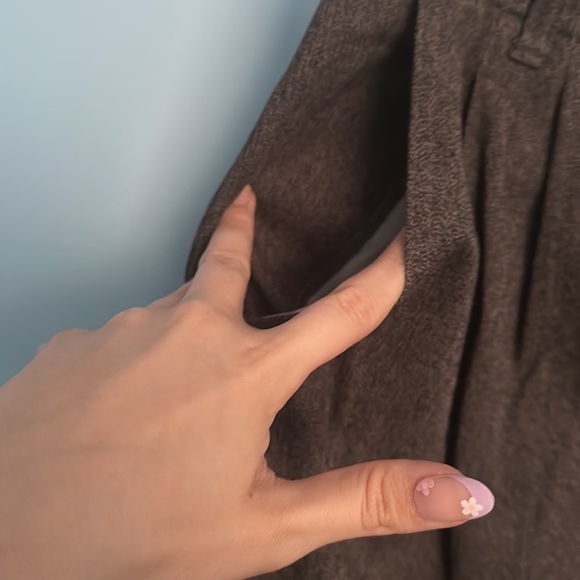 Gray slacks with front & back pockets. 100% cotton Size: 12 - Picture 6 of 10